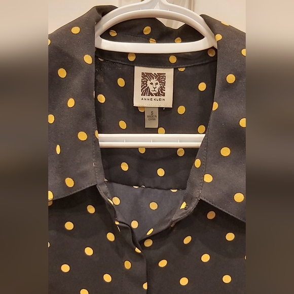 Ann Taylor sleeveless blouse - Picture 3 of 7